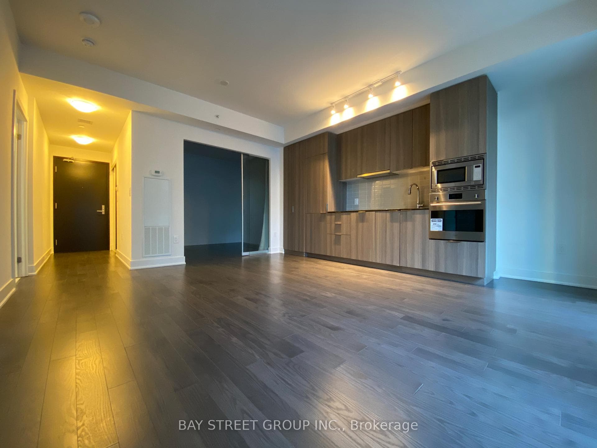 955 Bay Street Unit 506 photo 3