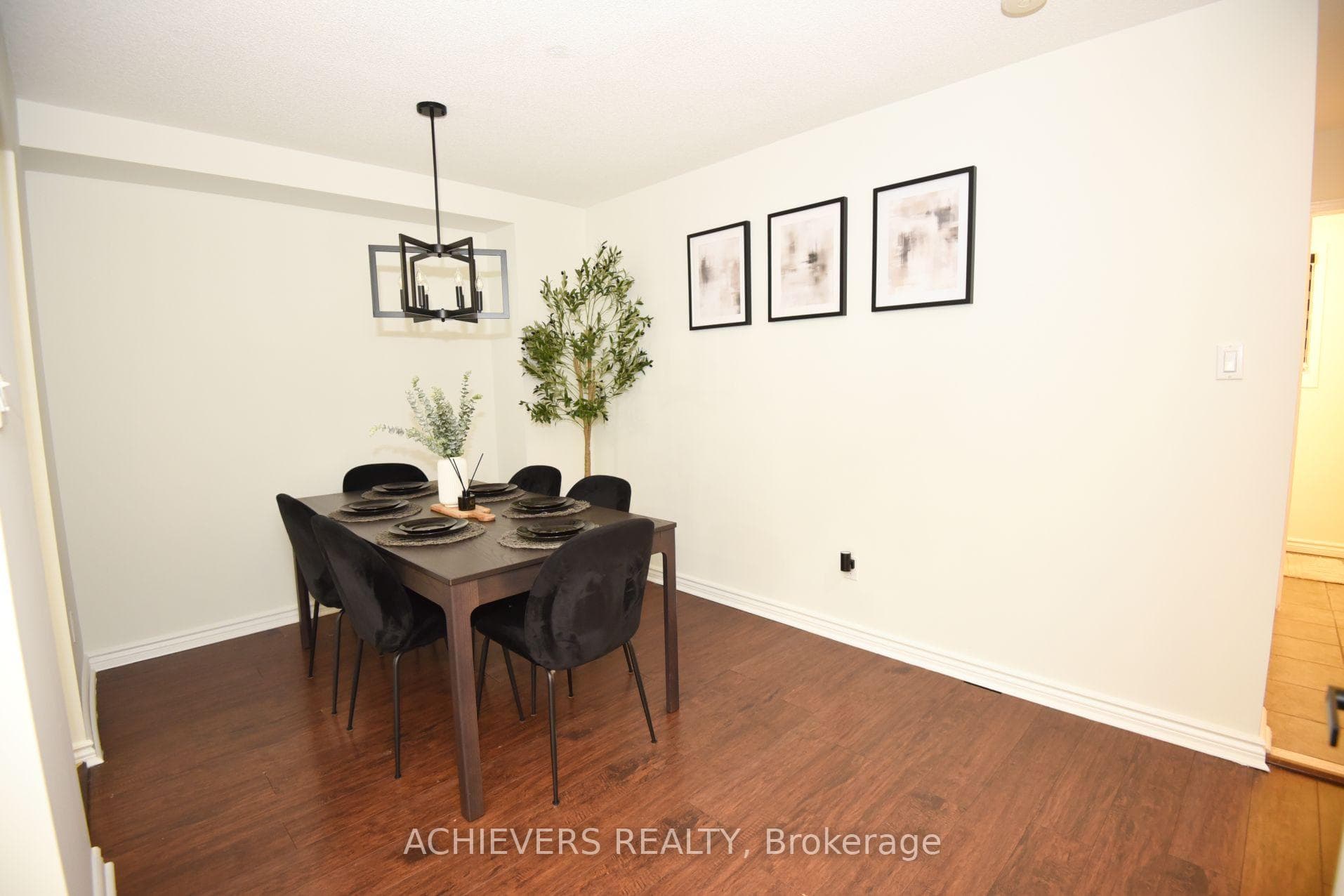 19 Mccullock Crescent photo 13
