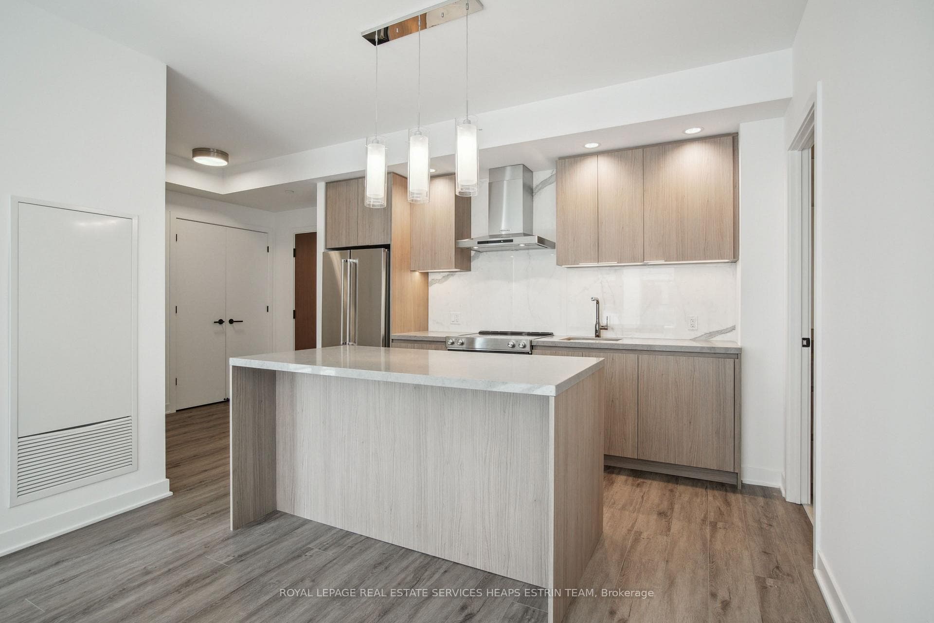 425 Wellington Street Unit 1108 photo 4