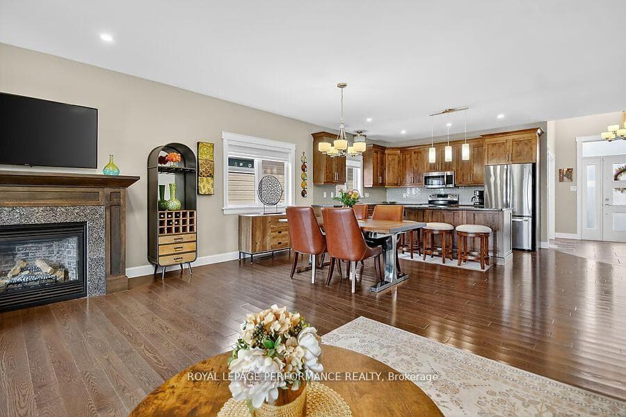 136 Sheppard Avenue photo 13