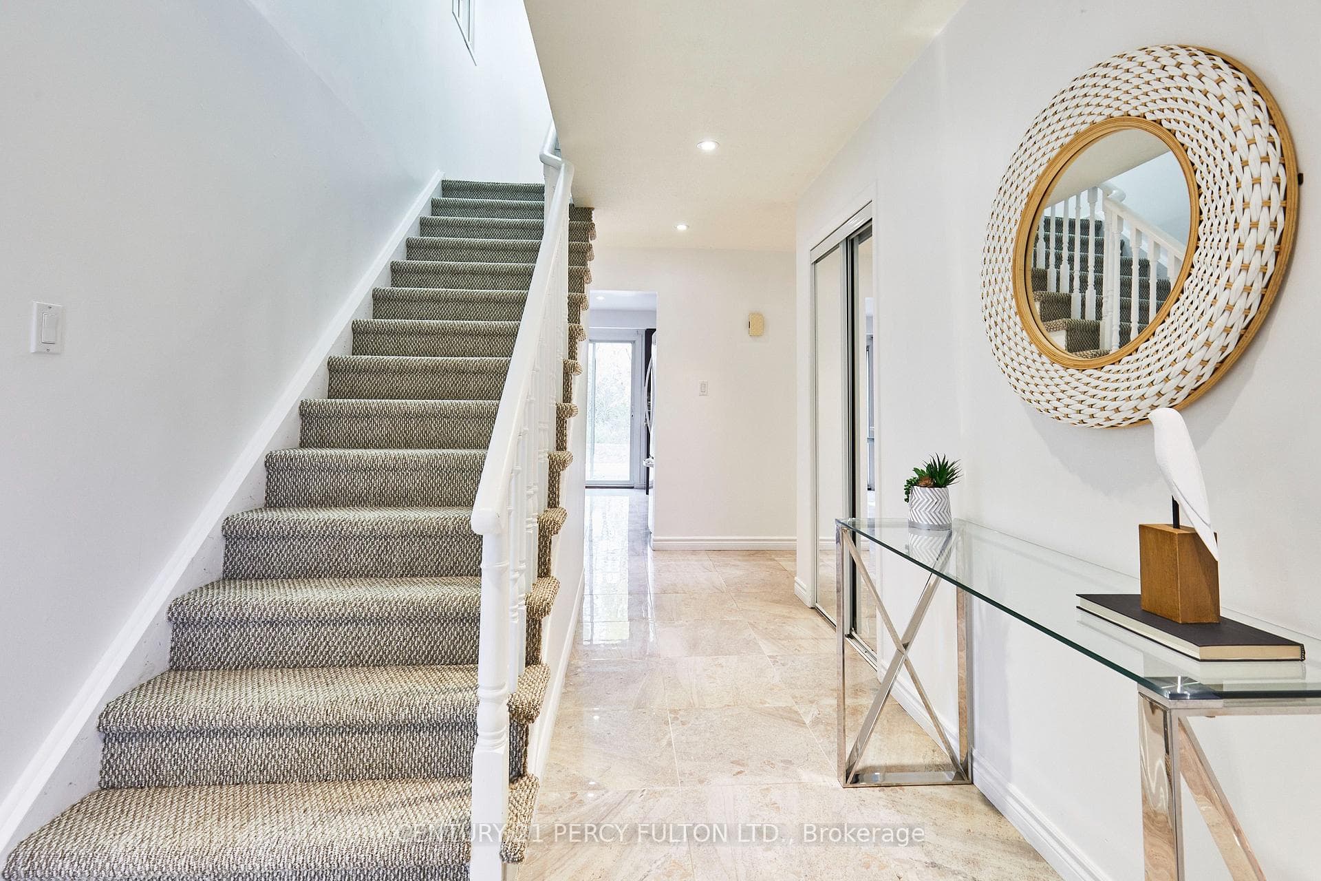 472 Sheppard Avenue photo 3