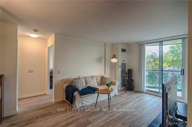238 Doris Avenue Unit 707 photo 4