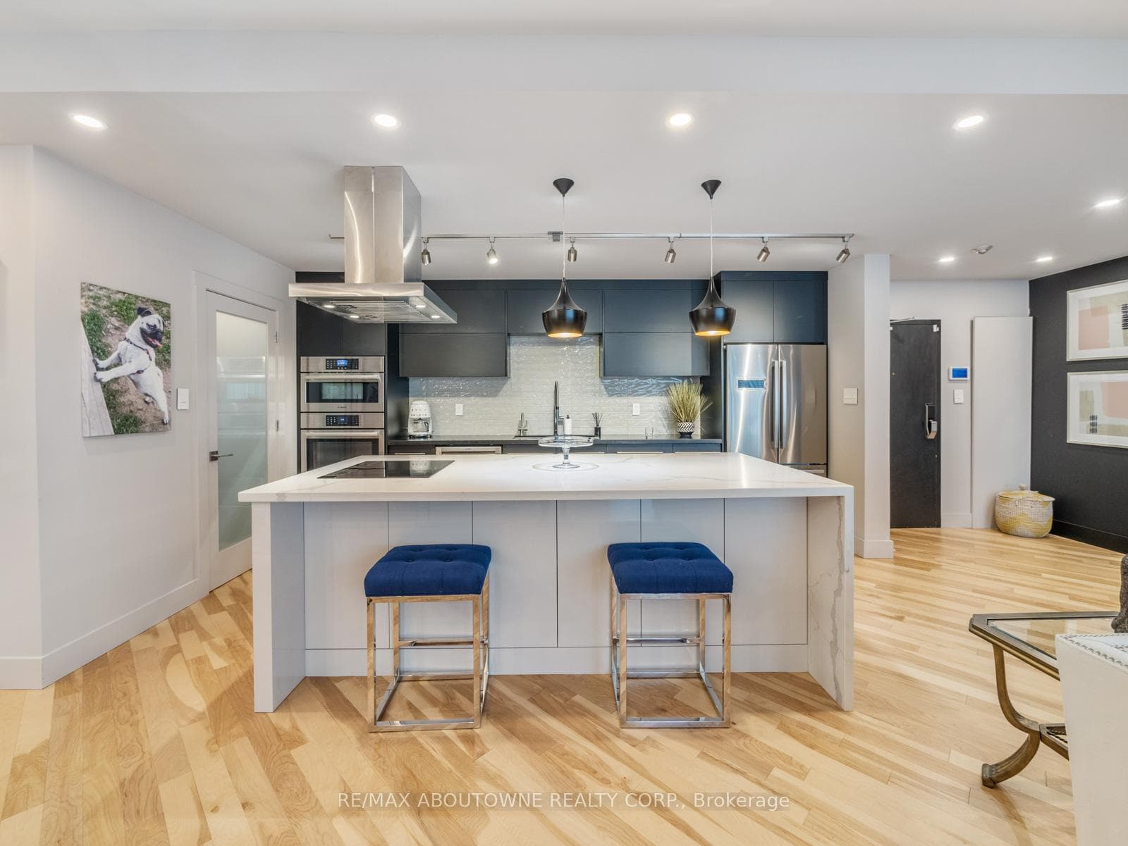 2121 Lakeshore Road Unit 204 photo 8