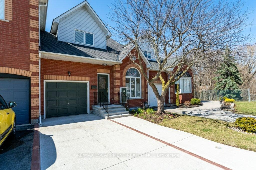 68 Morrison Crescent photo 2