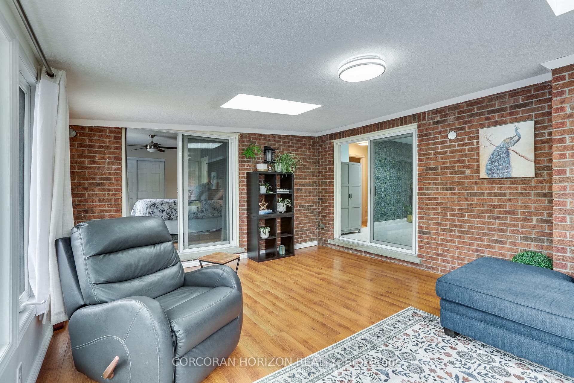 4542 Avenue Road photo 12