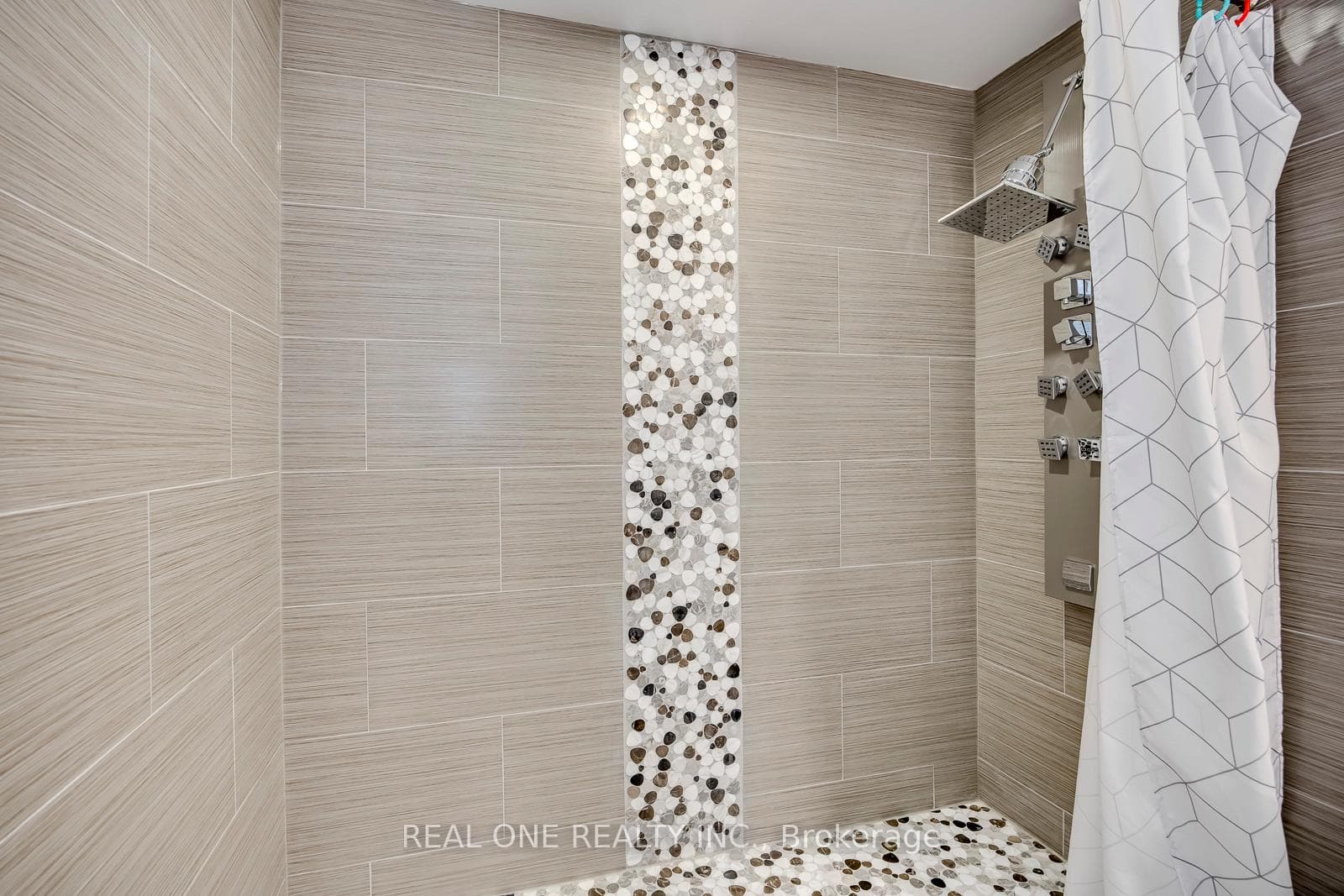 2379 Wasaga Drive photo 45