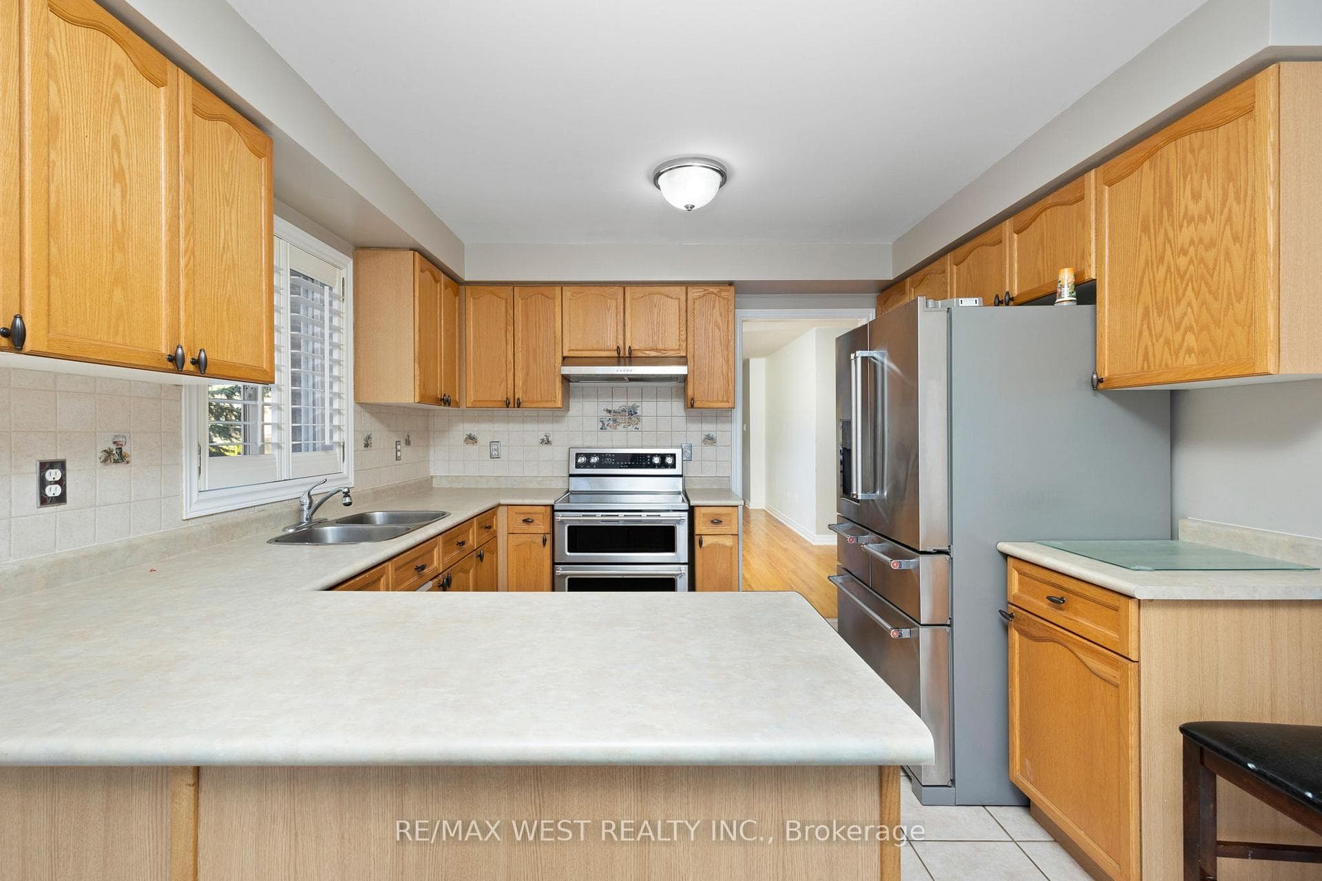 239 Emms Drive photo 3