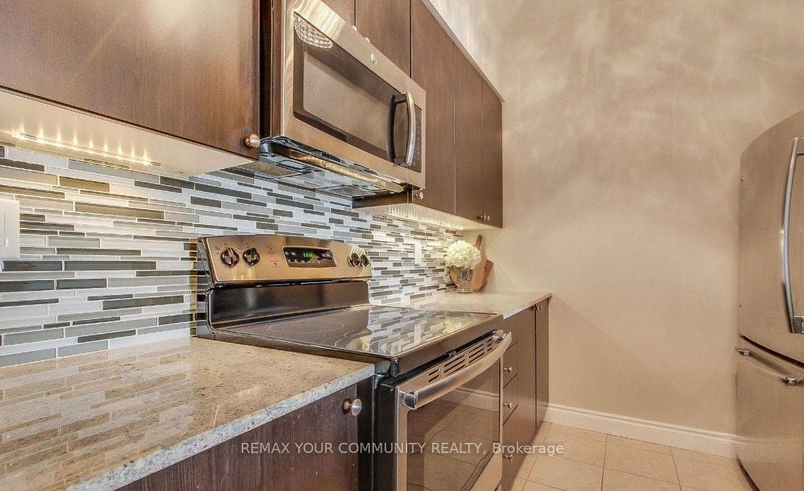 10211 Keele Street Unit 211 photo 5