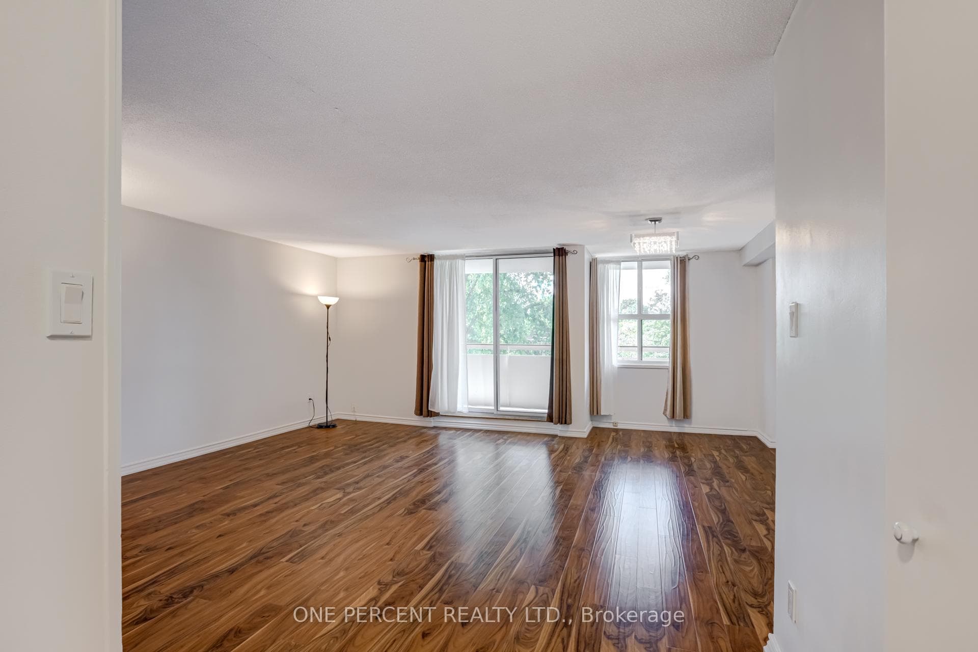 80 Inverlochy Boulevard Unit 409 photo 7