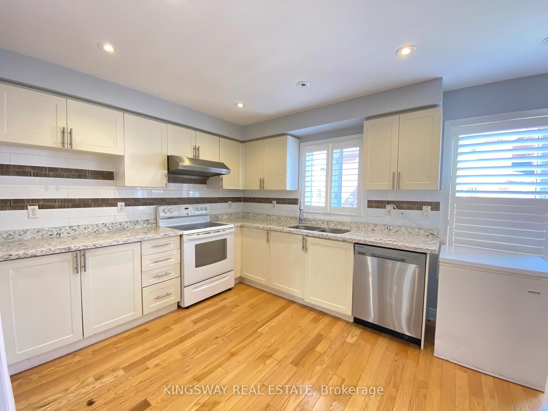 33 Caranci Crescent photo 4