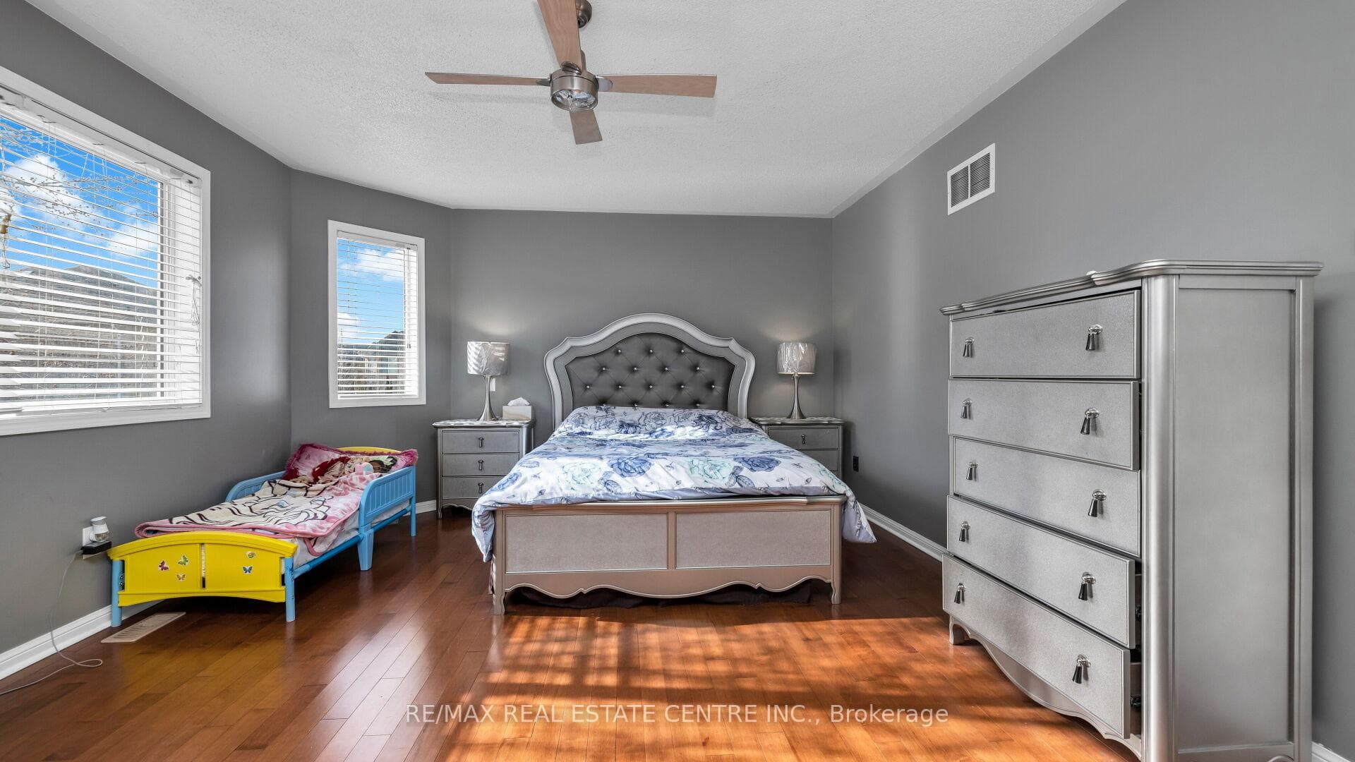 1494 Marshall Crescent photo 25