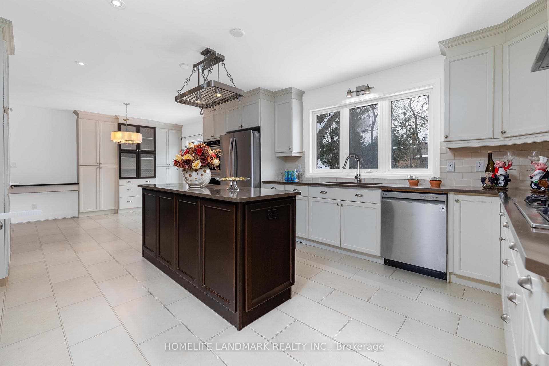 107 Combe Avenue photo 9