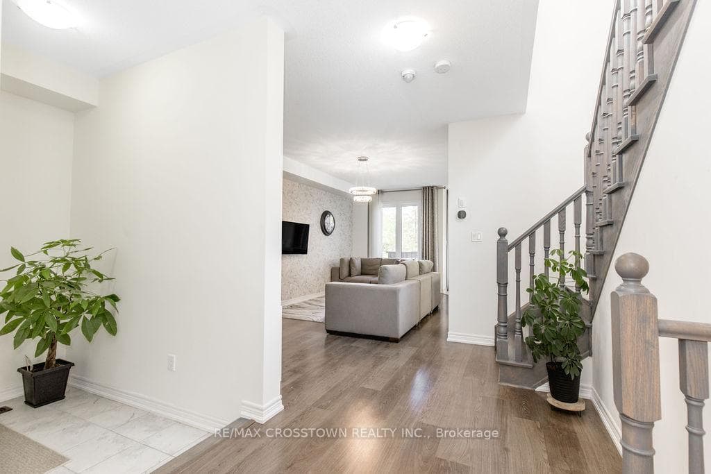 49 Greenwood Drive photo 8