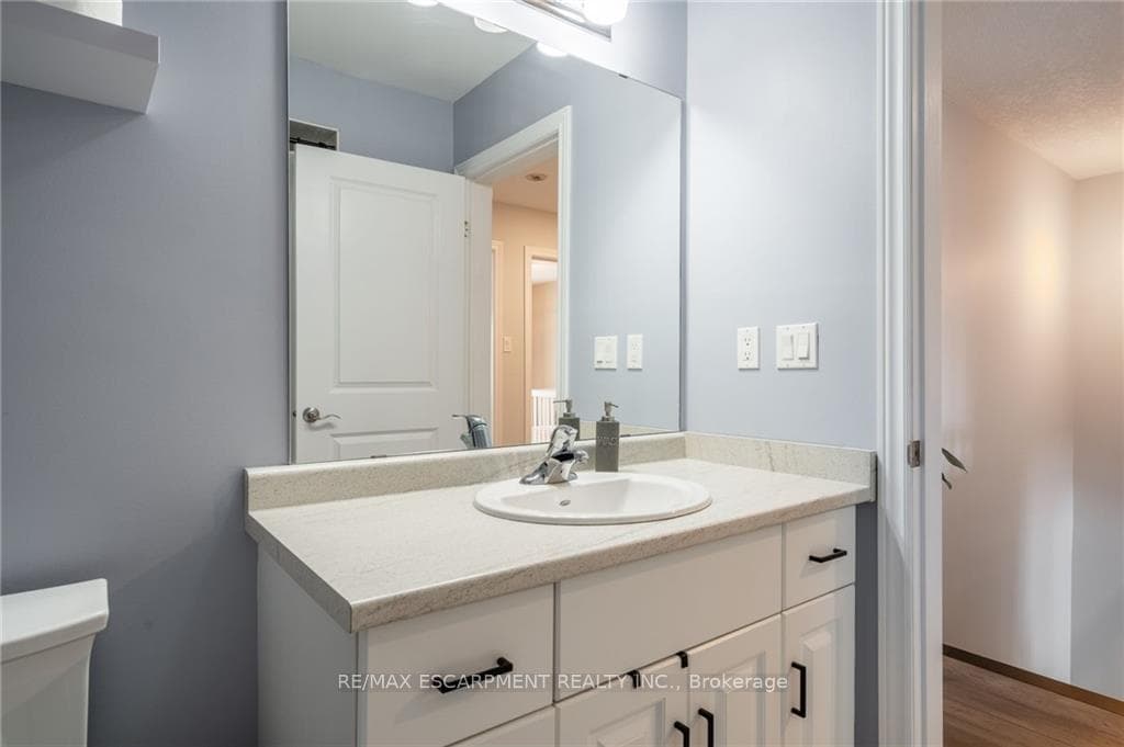 81 Echovalley Drive photo 33