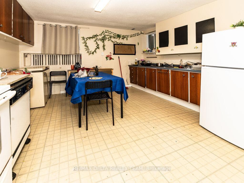 290-292 Daly Avenue photo 11