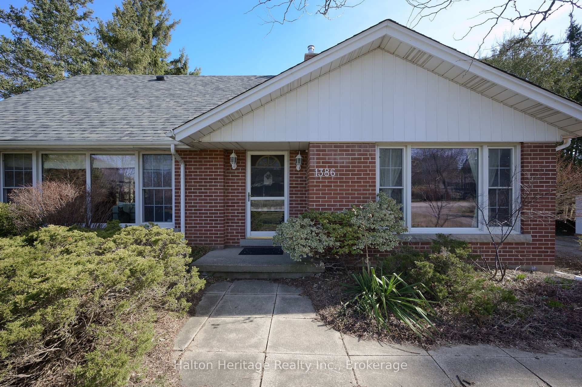 1386 Centre Road photo 2