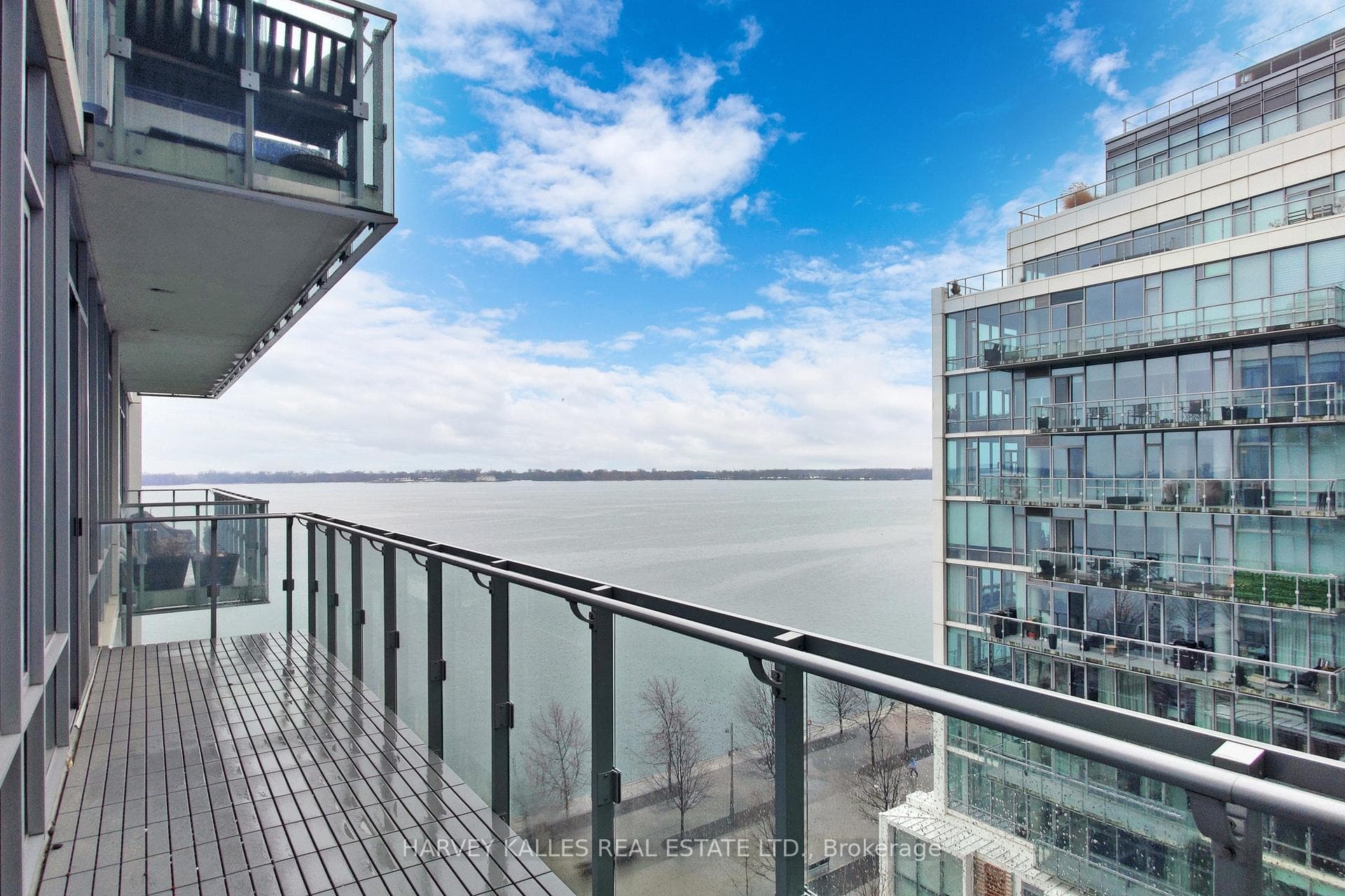 29 Queens Quay Unit 813 photo 38