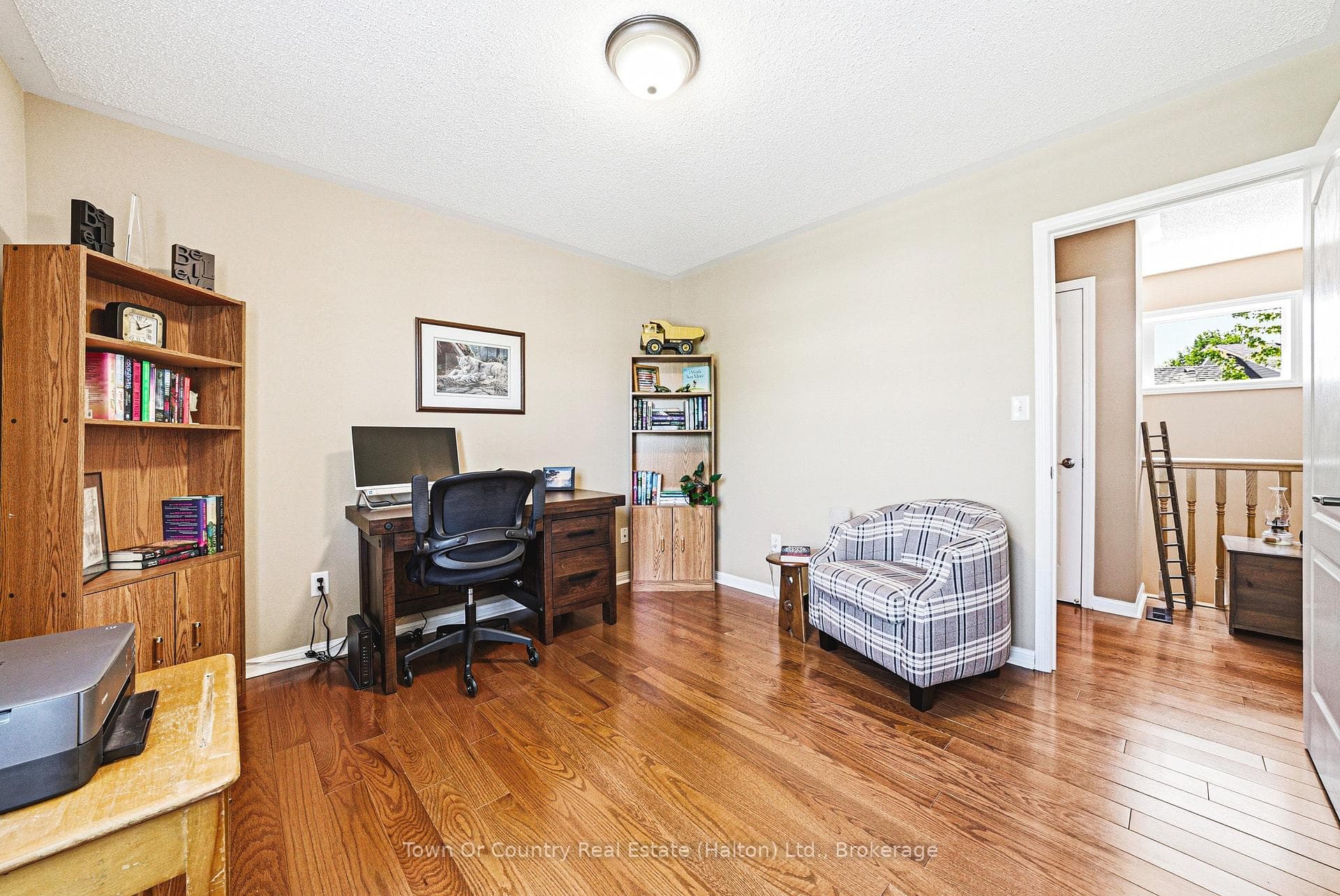 1588 Ramshaw Crescent photo 14