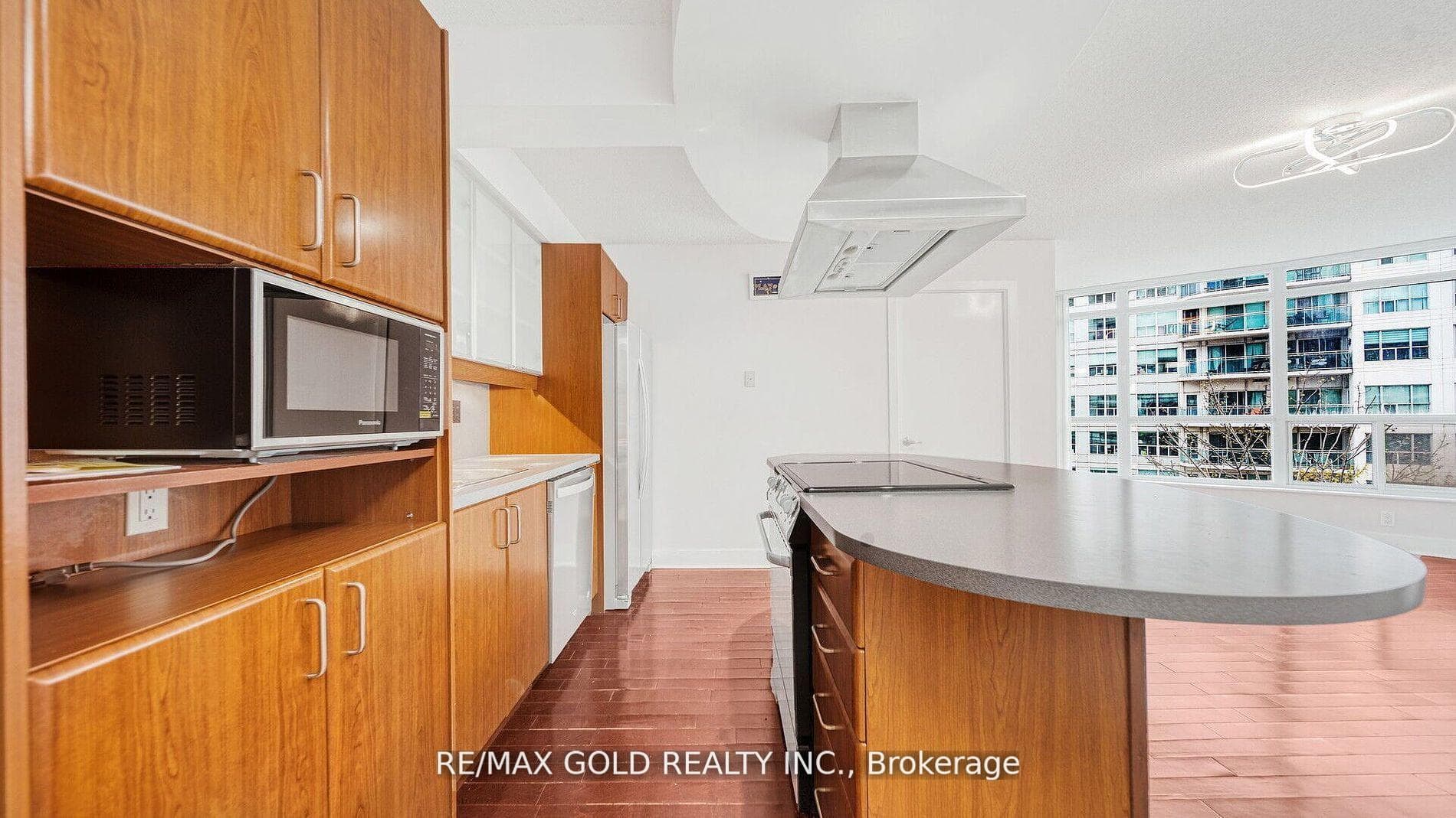 550 Queens Quay Unit 509 photo 23