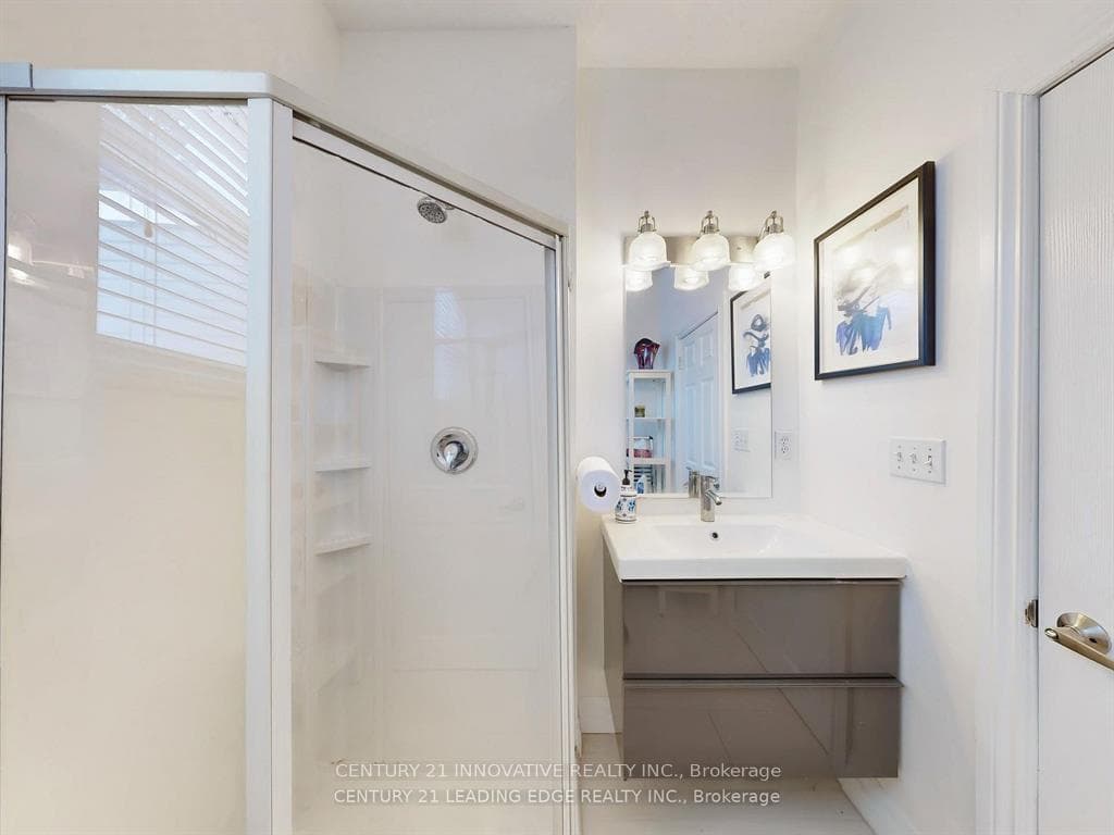 350 The Queensway N/A photo 23