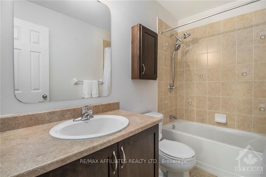 250 PARKROSE photo 17