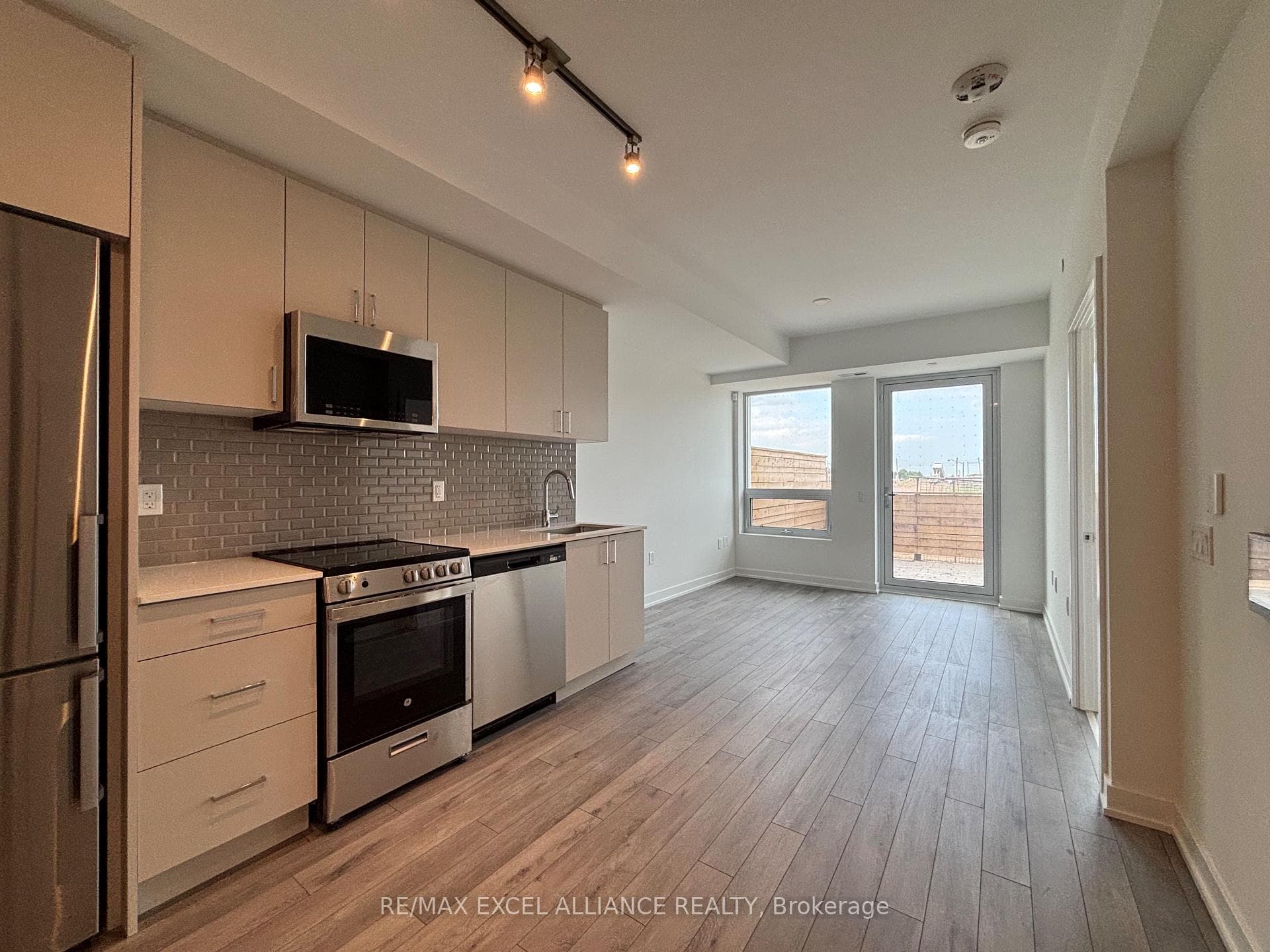 1005 Dundas Street Unit 135 photo 4