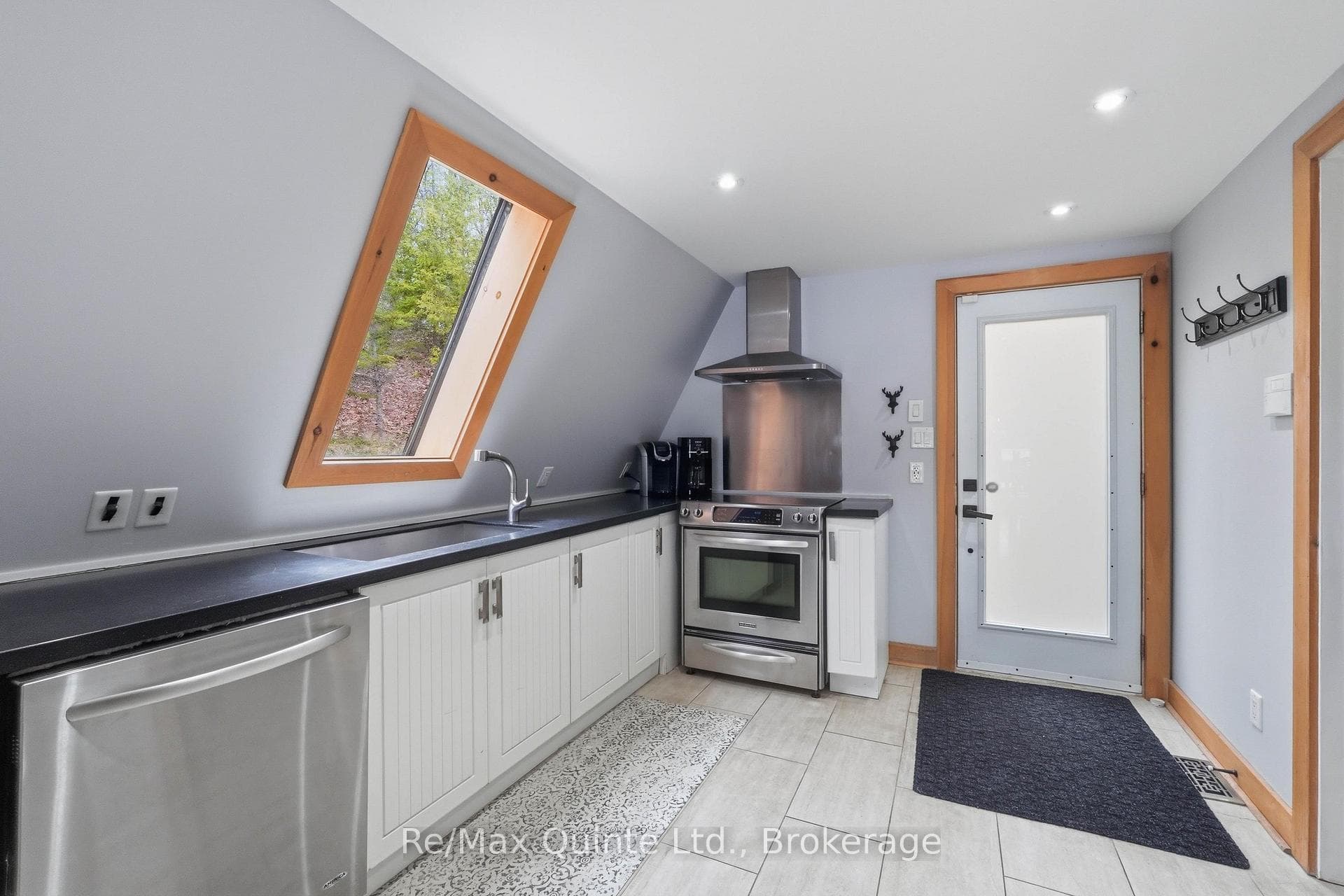 203 Faradale Drive photo 8