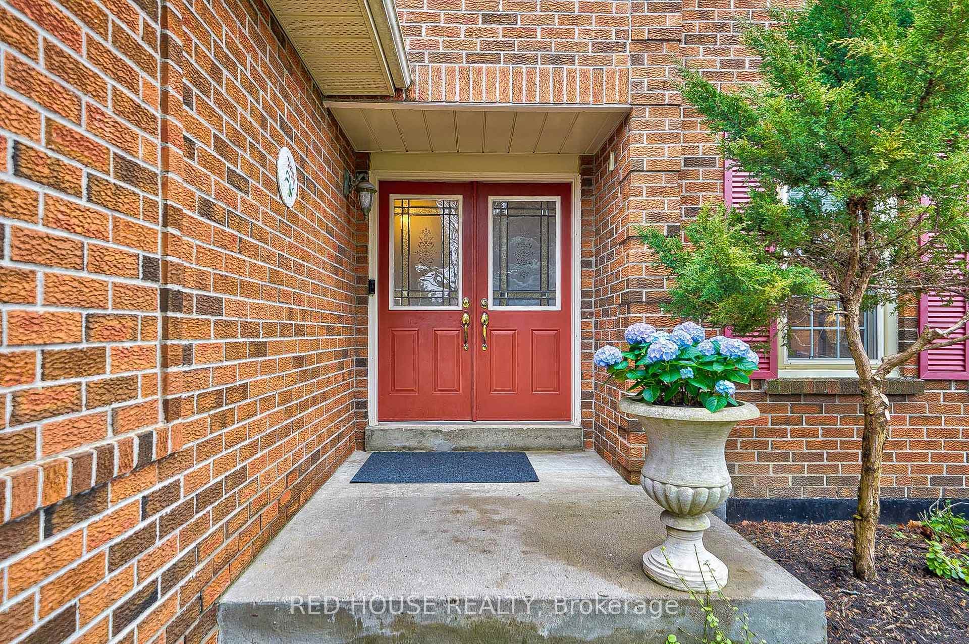 137 Larkin Avenue photo 3