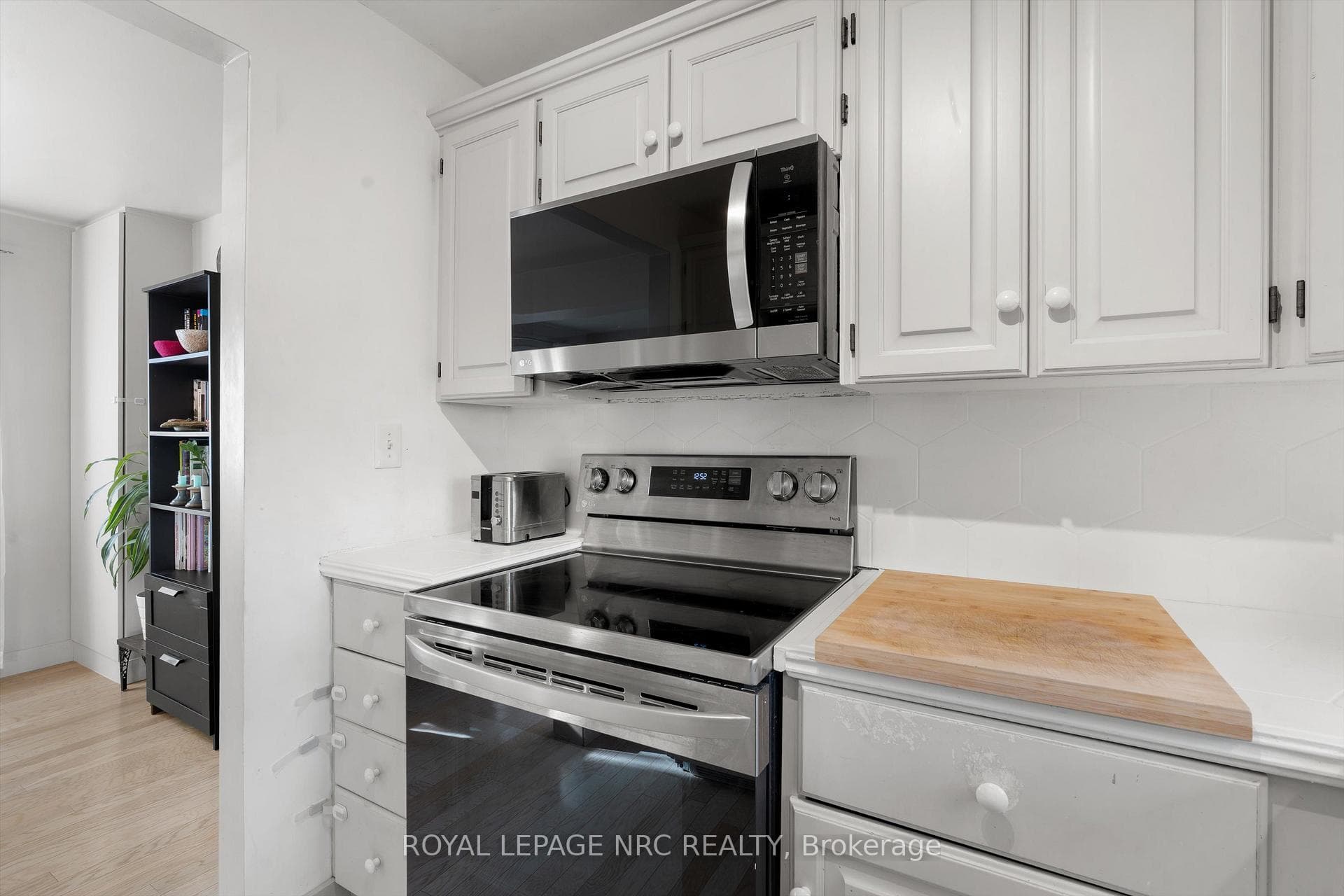 89 1/2 Albert Street photo 10