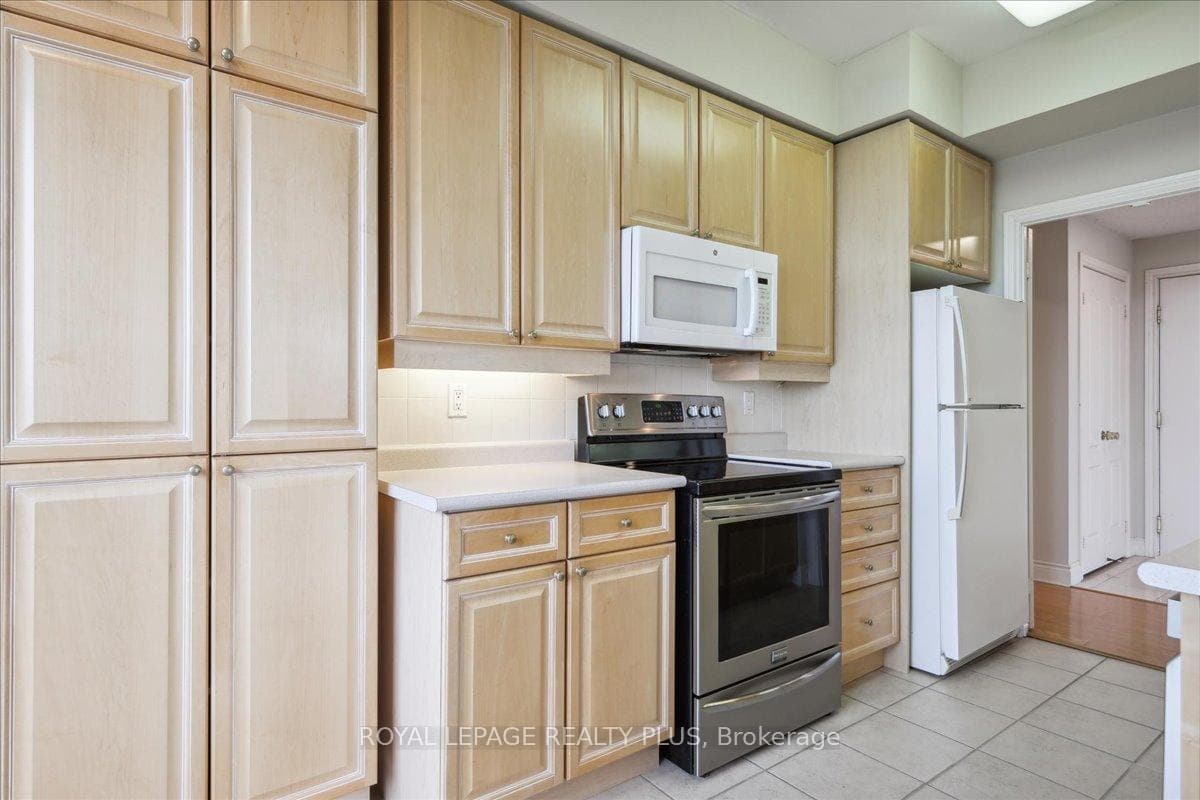 1 Lomond Drive Unit 1004 photo 22