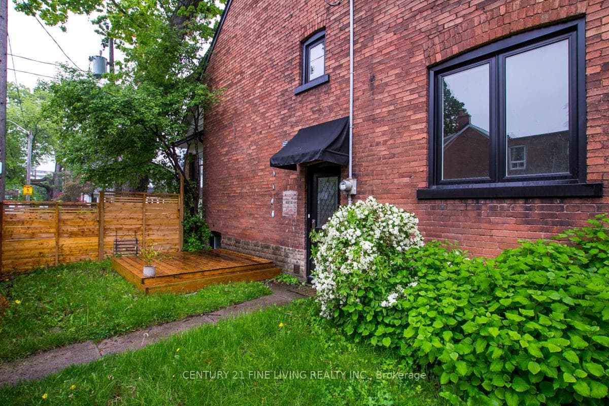 52 Kenwood Avenue Unit Lower photo 1