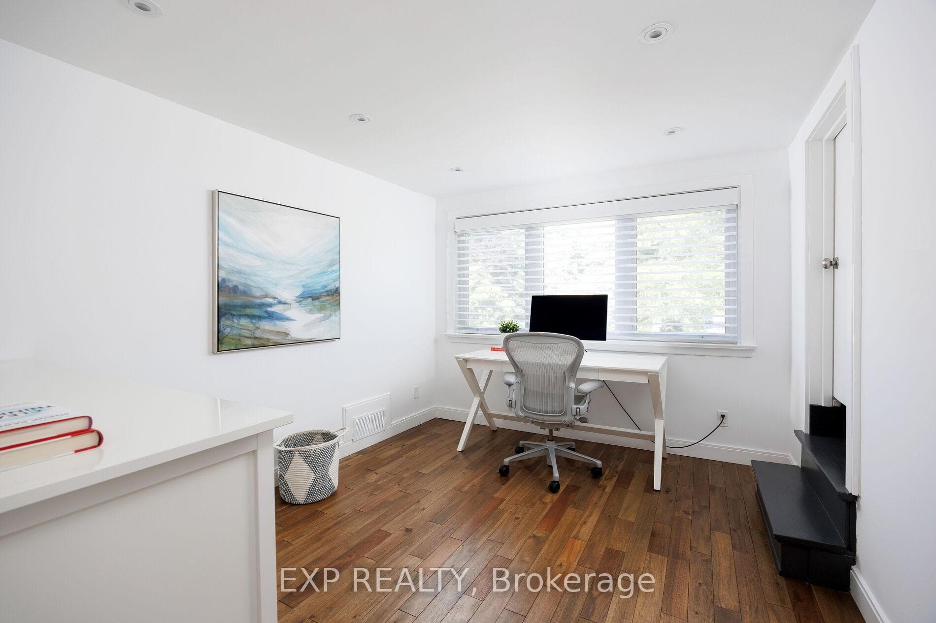 870 Royal York Road photo 34