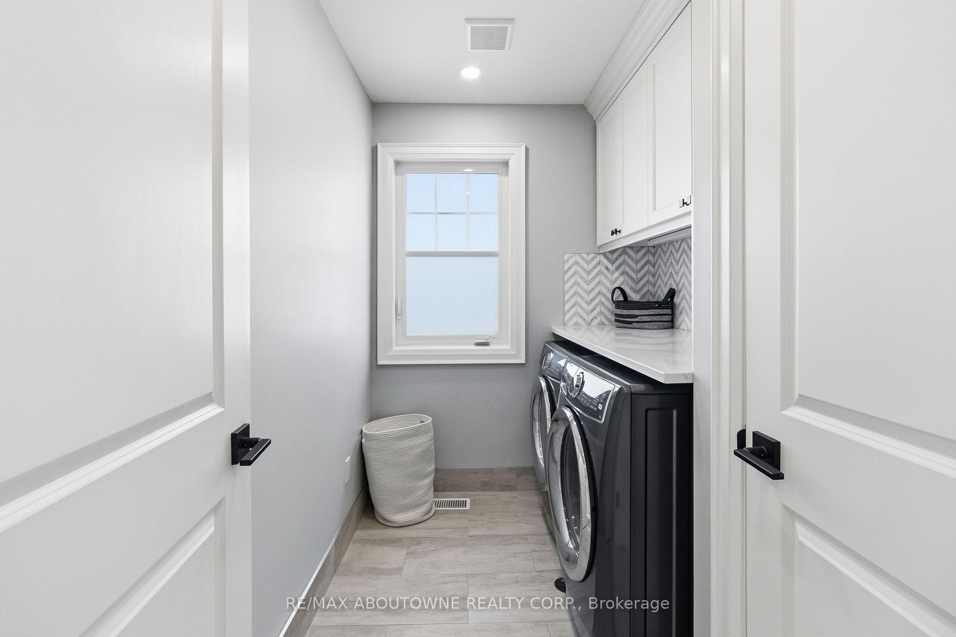 2228 Jillian Lane photo 27