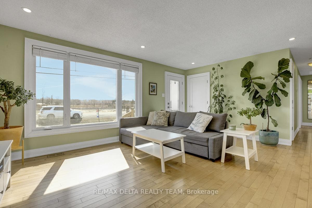 6591 Russell Road photo 7