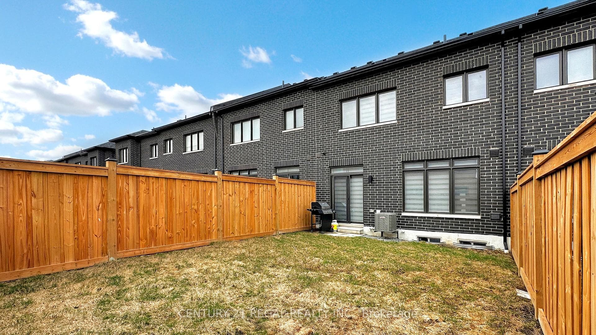 166 Ogston Crescent photo 31