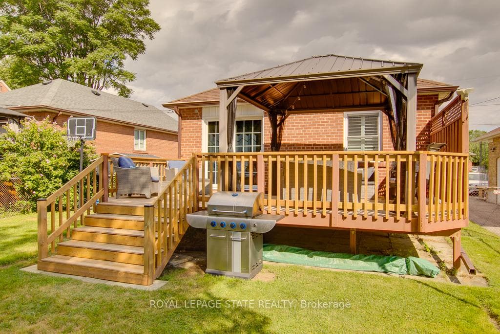 70 Westleigh Crescent photo 36