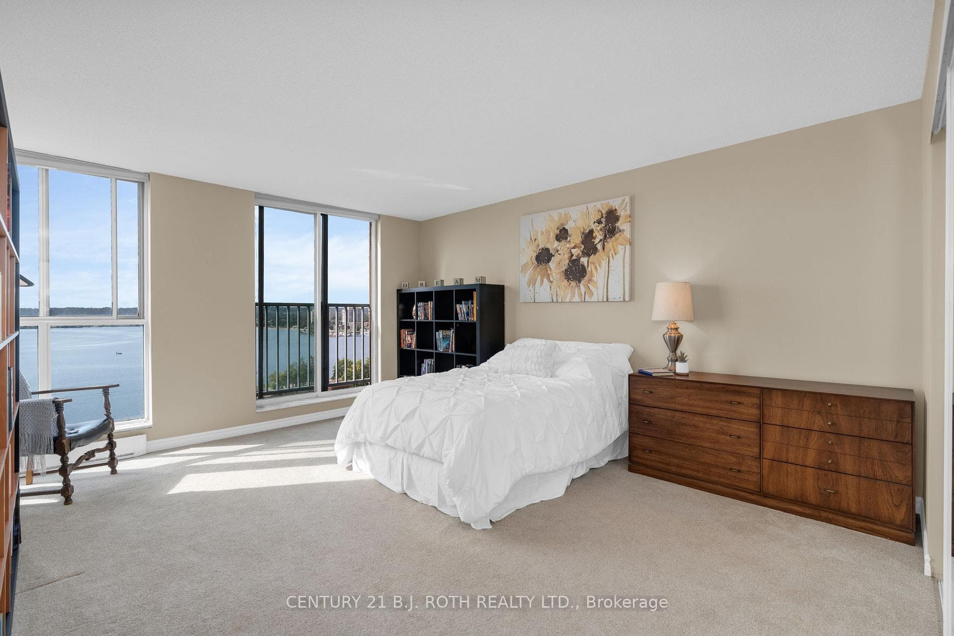 140 Dunlop Street Unit 907 photo 12