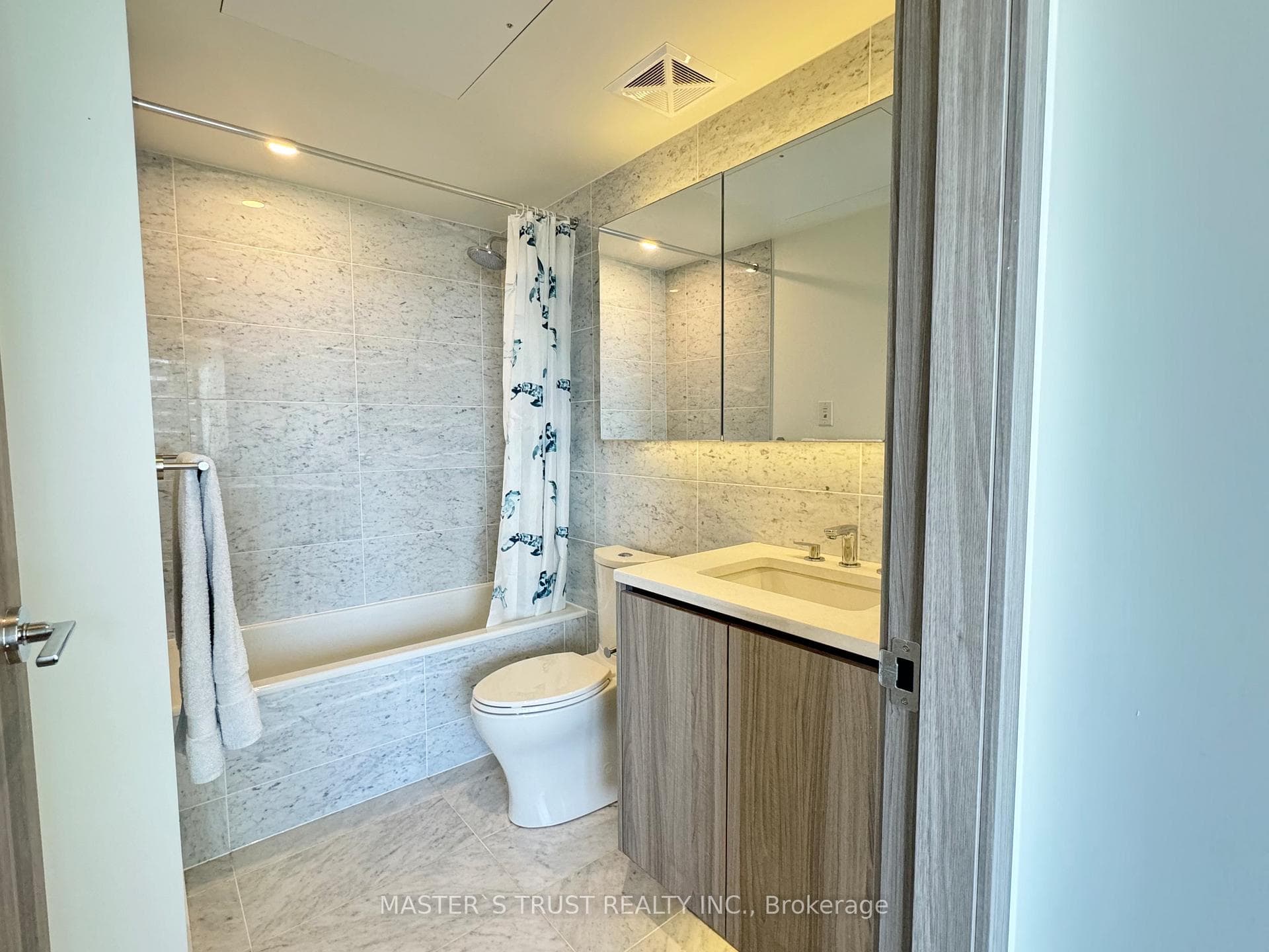 85 Mcmahon Drive Unit 1902 photo 10