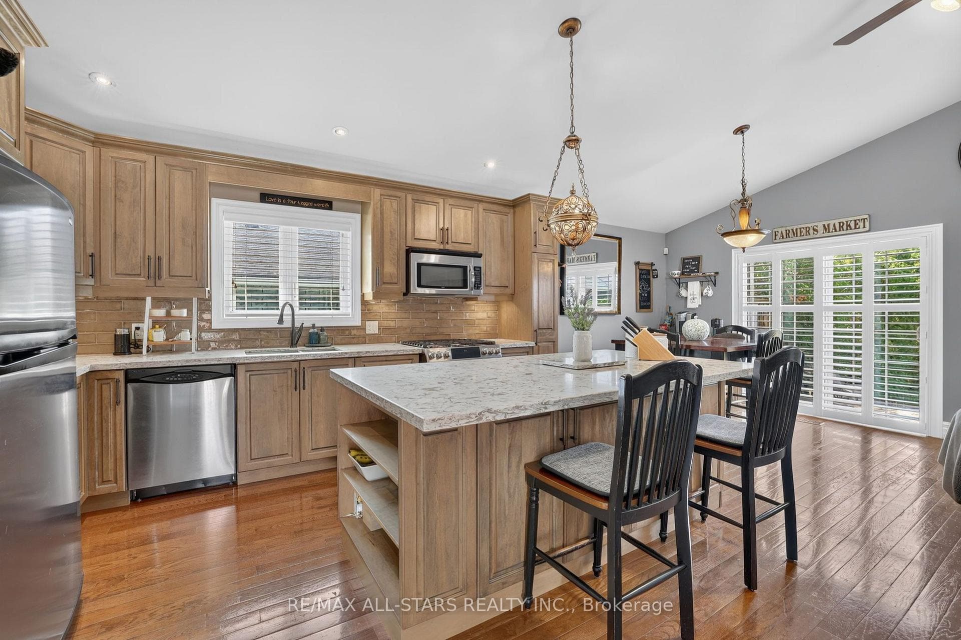 38 Evelyn Avenue photo 3