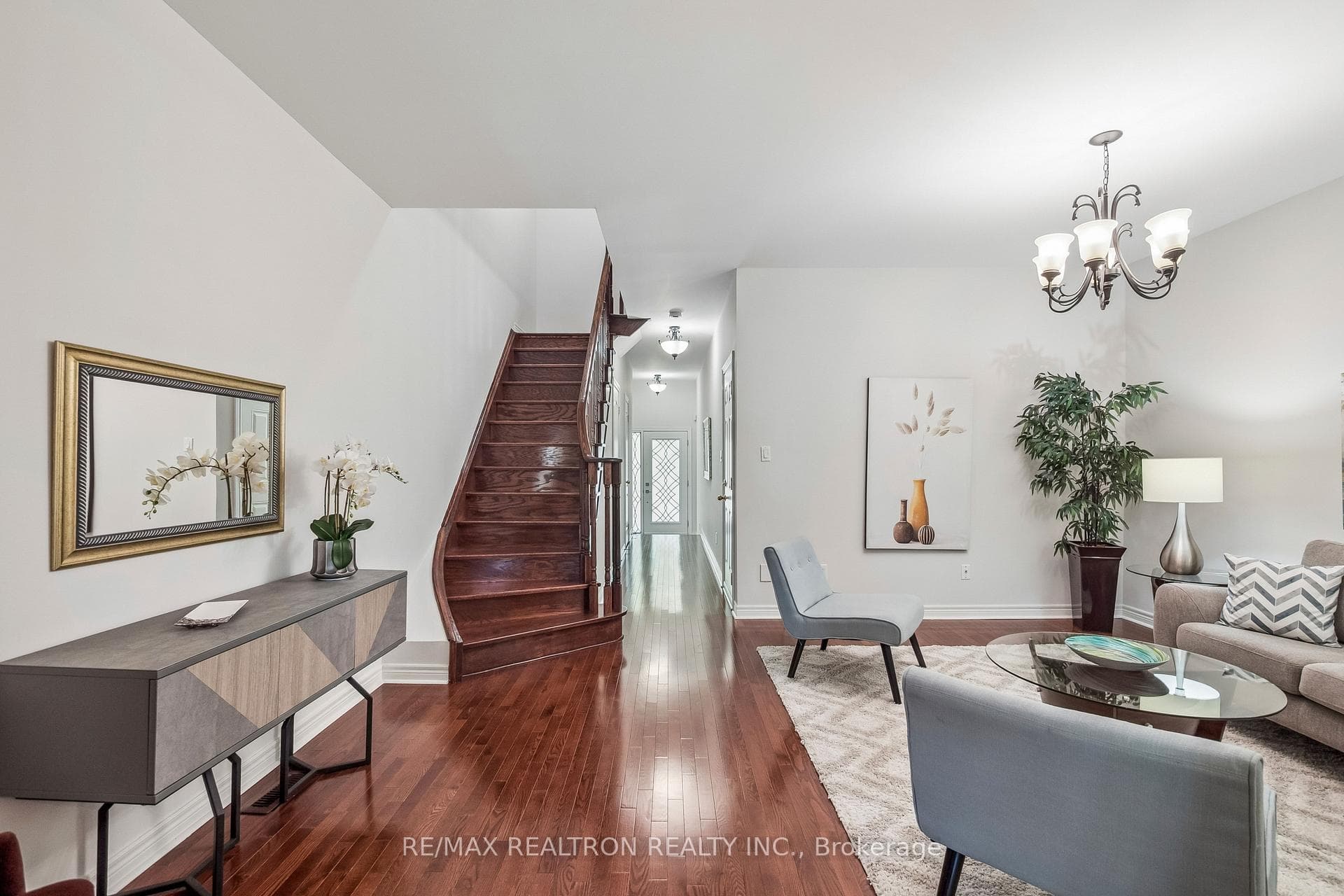 272 Tom Taylor Crescent photo 4