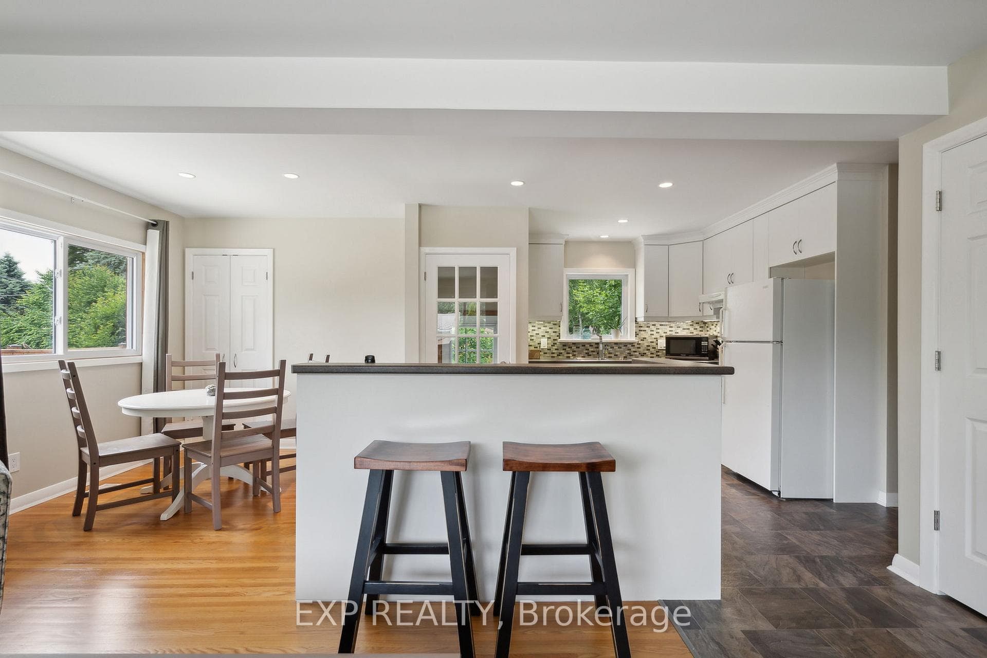 224 Irving Place photo 16