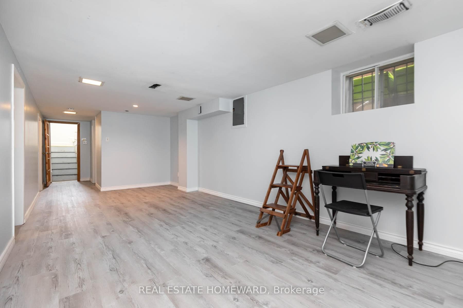 110 Beatrice Street photo 11