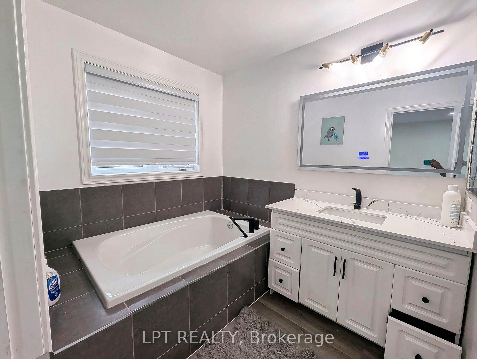22 Dufay Road photo 9