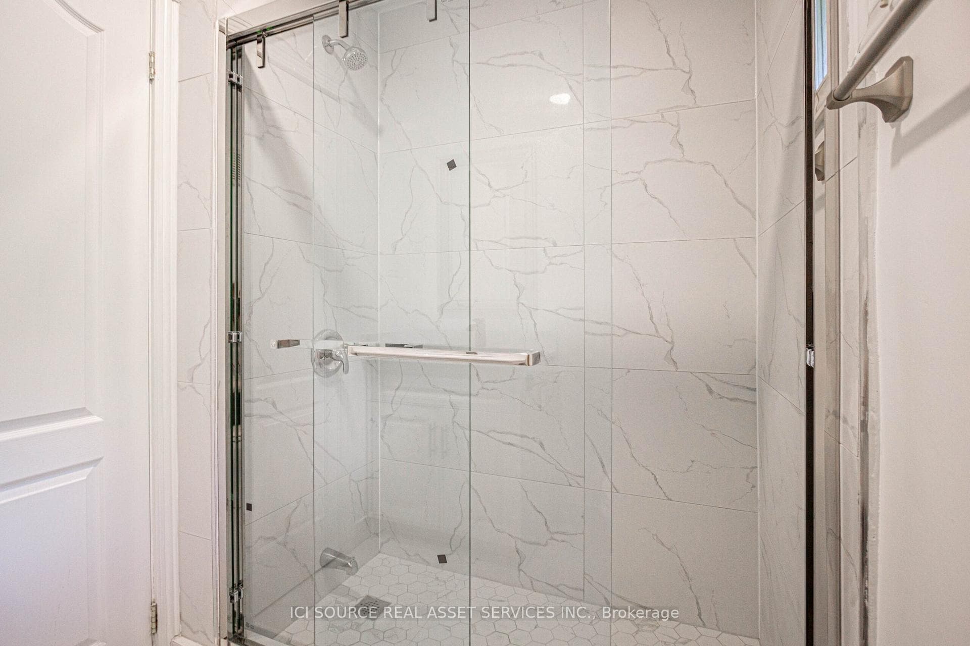 1391 Roylen Road Unit Main Fl photo 12