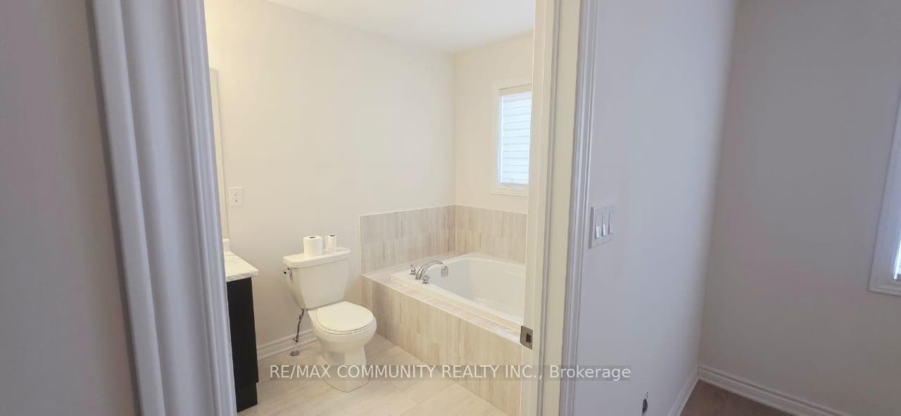 136 Sapphire Way photo 13