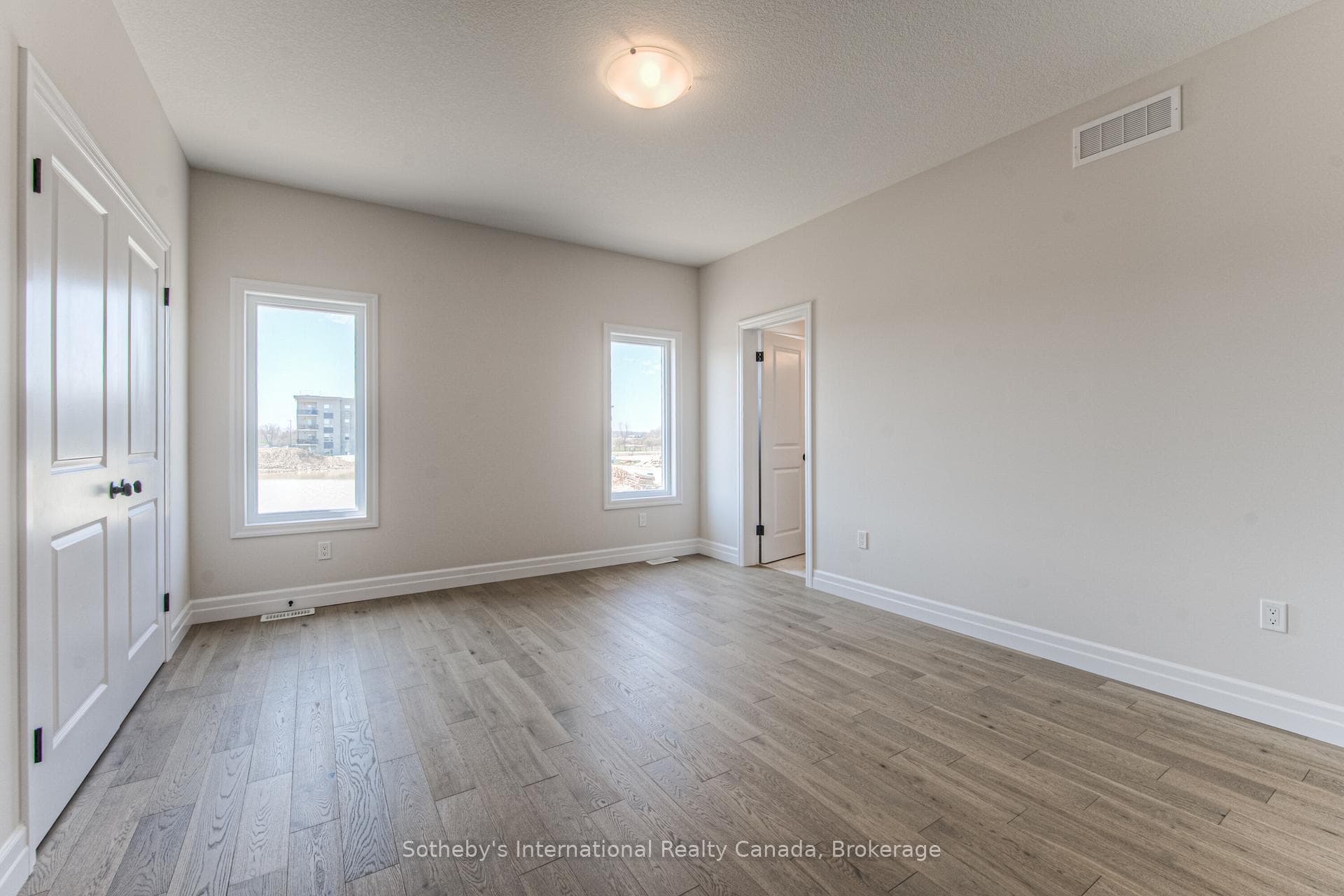 672 Wray Avenue photo 17