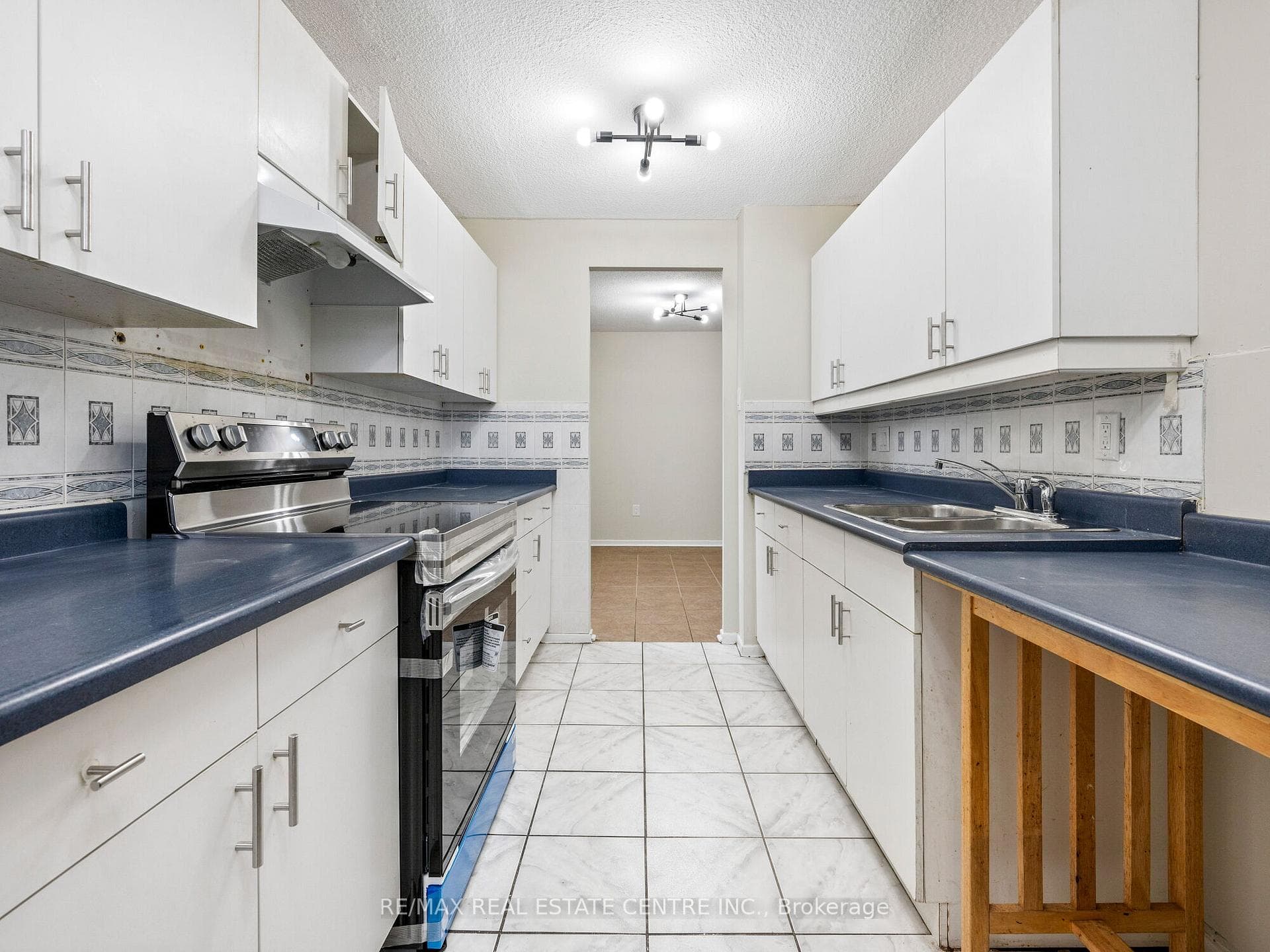 15 Kensington Road Unit 101 photo 19