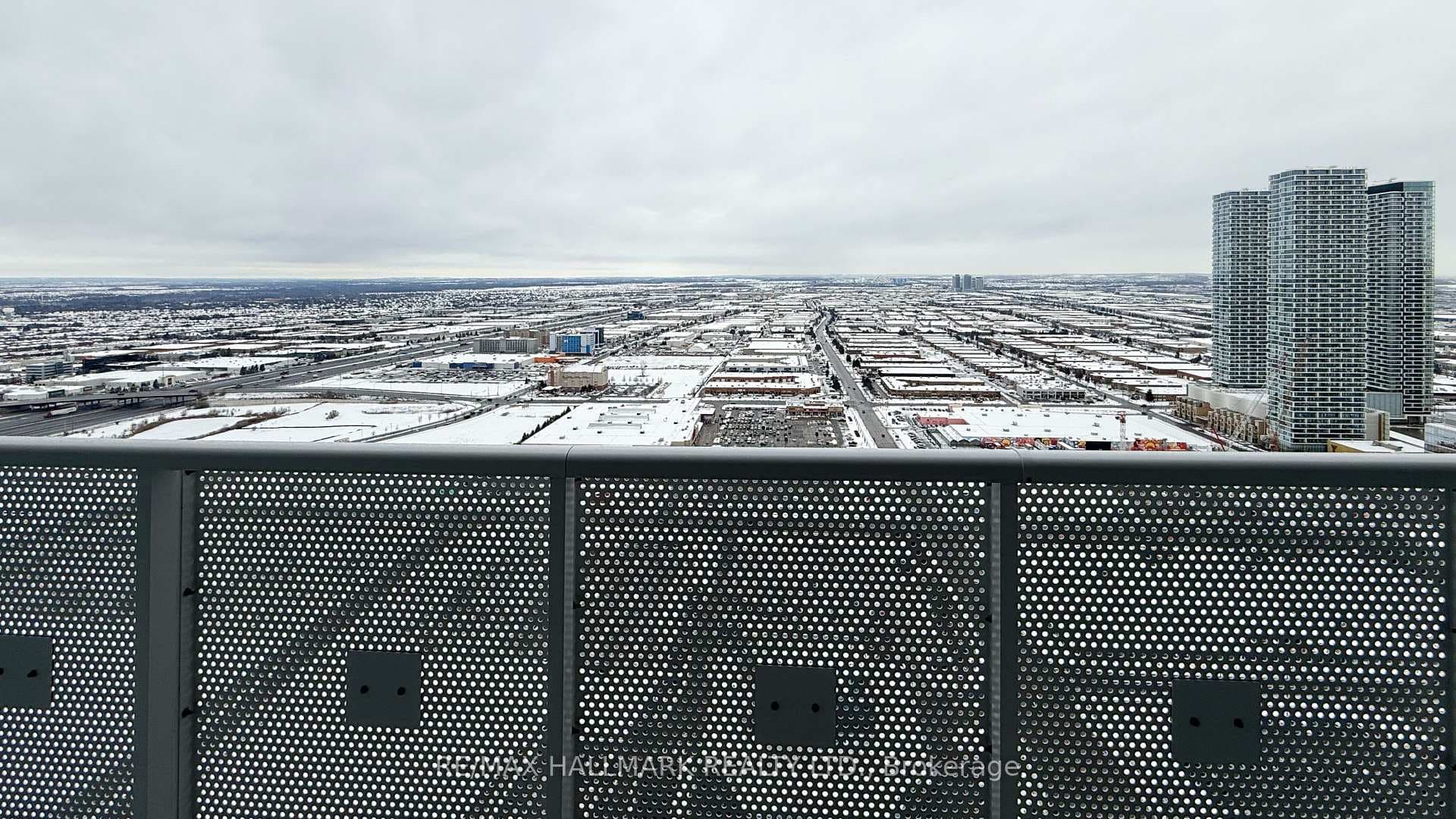 8 Interchange Way Unit 4203 photo 6