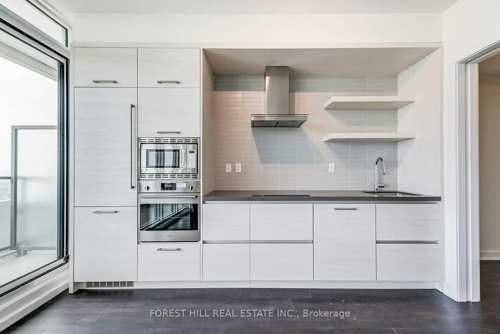 2221 Yonge Street Unit 5806 photo 11