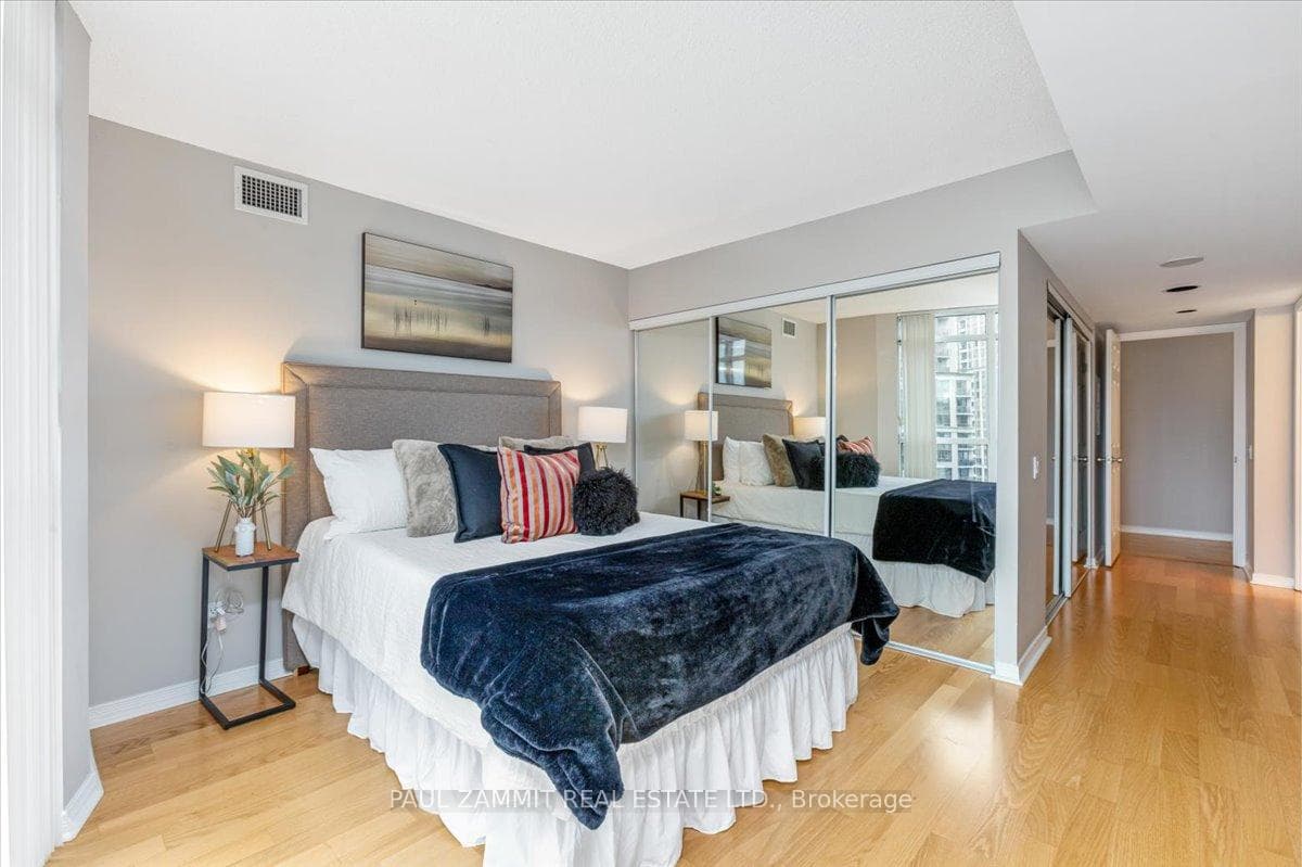 30 Harrison Garden Boulevard Unit 2202 photo 15